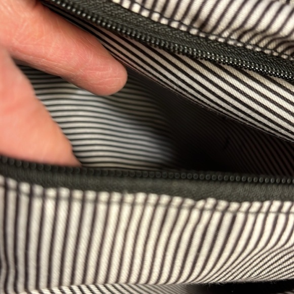 No Brand red bow purse. Black, tan, white, gray and beige design. Straps detach. - Picture 8 of 11